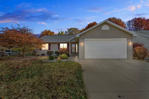 2500 Bishops Ln, Neenah, WI 54956