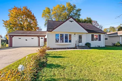 526 Beaupre St, Green Bay, WI 54301