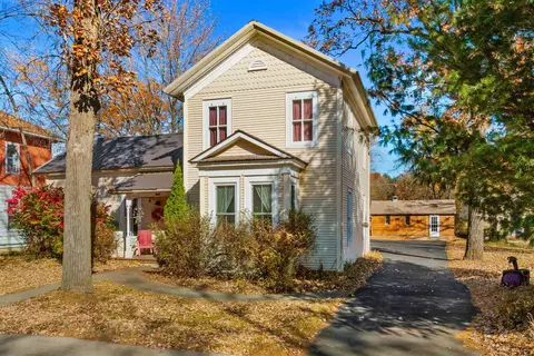 208 E South Lake St, Hancock, WI 54943
