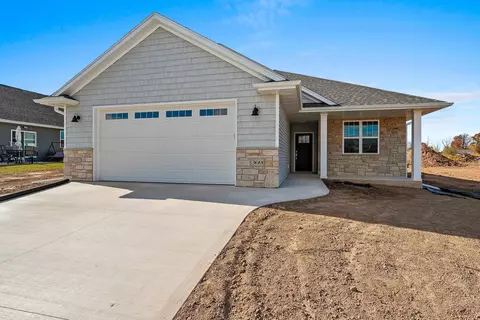 369 Rainbow Ct, Green Bay, WI 54303