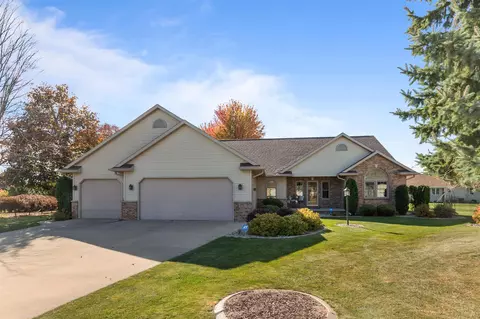 2867 Crossing Ct, Appleton, WI 54914