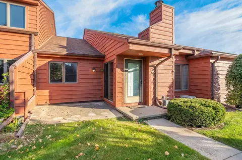 2230 Meadowbrook Ct UNIT A, Oshkosh, WI 54904
