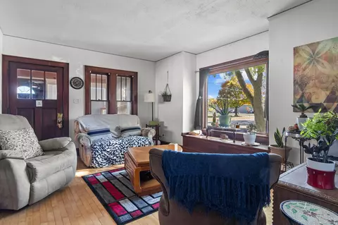Living - 203 N Mason St, Appleton, WI 54914 photo 2 of 3