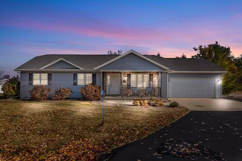 w6909 Stones Circle, Fond Du Lac, WI 54937