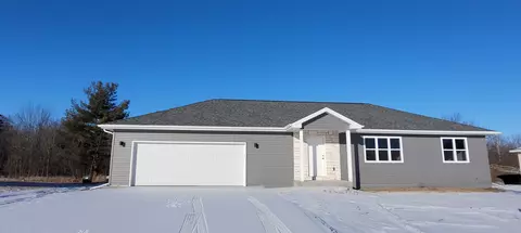 621 E Douglas St, New London, WI 54961