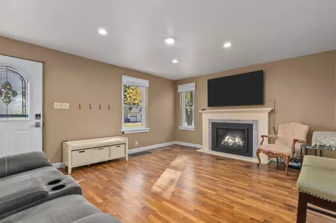 1005 Red Oak Ln, Appleton, WI 54915 photo 3