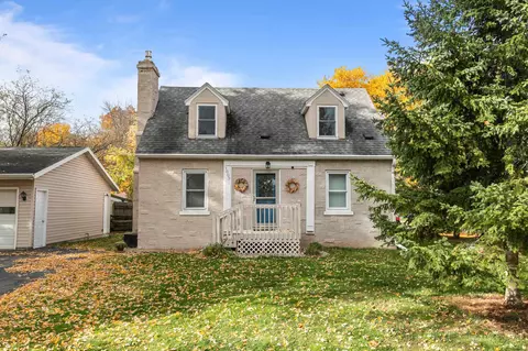 1005 Red Oak Ln, Appleton, WI 54915