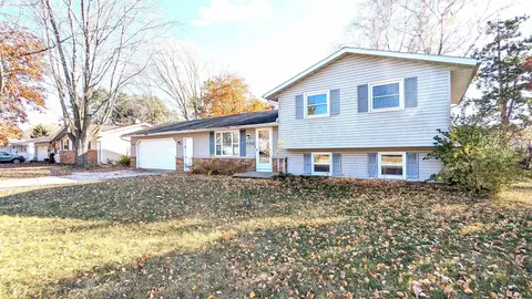 2705 Hazelwood Ln, Green Bay, WI 54304