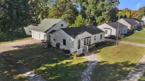1189 Hickory Hill Dr, Green Bay, WI 54304