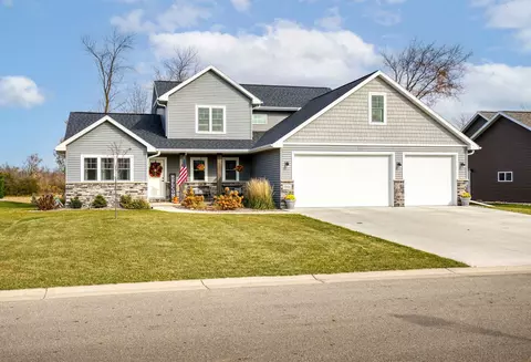 1944 Mimosa Ln, Neenah, WI 54956