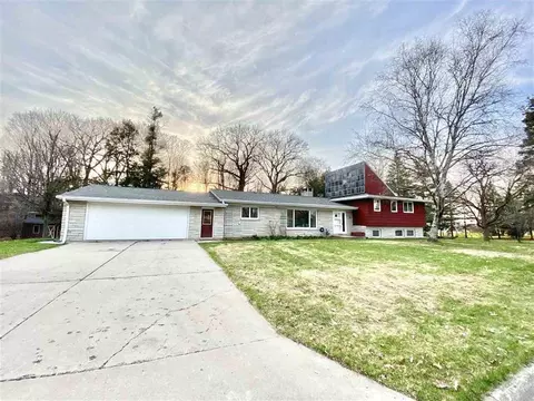 407 3rd St, Luxemburg, WI 54217