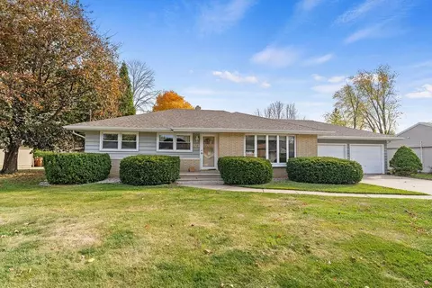 925 Grove St, Menasha, WI 54952