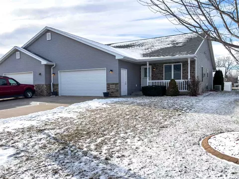 1593 Redwing Dr, Neenah, WI 54956