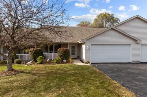 2765 Havenwood Dr #E, Oshkosh, WI 54904