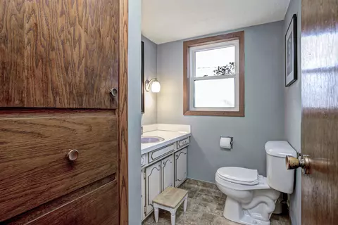 Bath - 2015 Palisades Dr, Appleton, WI 54915 photo 1 of 4