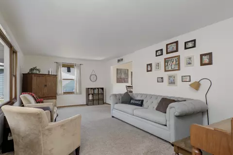 Living - 2015 Palisades Dr, Appleton, WI 54915 photo 5 of 8