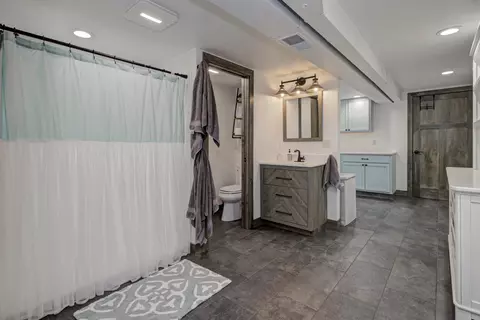 Bath - 2015 Palisades Dr, Appleton, WI 54915 photo 4 of 4