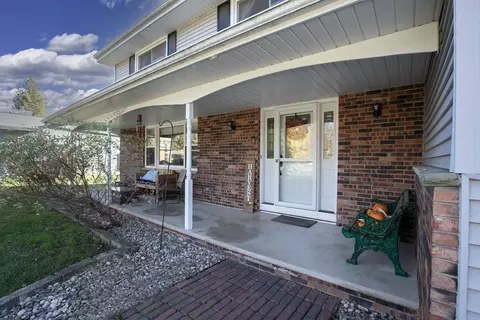 Exterior - 2015 Palisades Dr, Appleton, WI 54915 photo 2 of 22