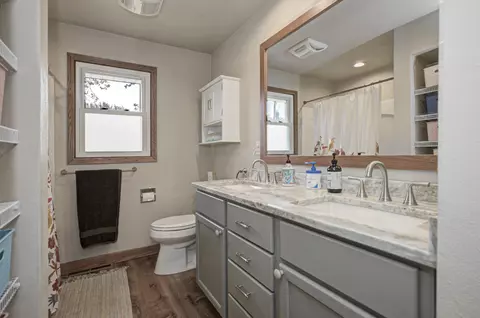 Bath - 2015 Palisades Dr, Appleton, WI 54915 photo 2 of 4