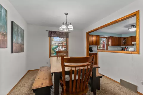 Dining - 2015 Palisades Dr, Appleton, WI 54915 photo 2 of 2