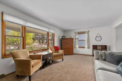 Living - 2015 Palisades Dr, Appleton, WI 54915 photo 7 of 8
