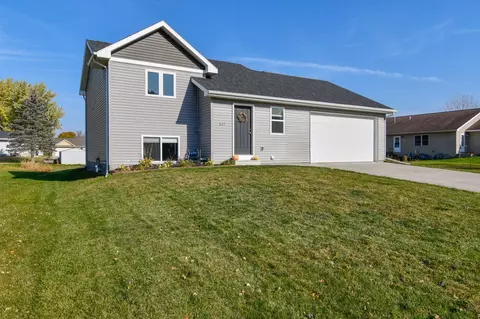 517 Southridge Dr, New London, WI 54961