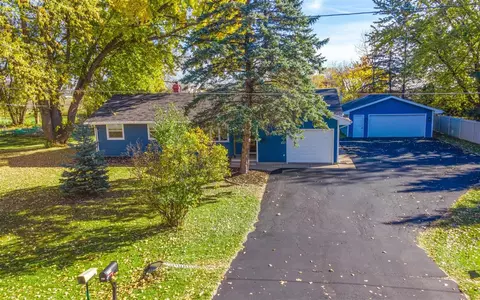 8516 Winncrest Rd, Neenah, WI 54956