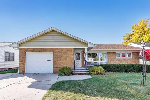 1650 Juniper Dr, Green Bay, WI 54302