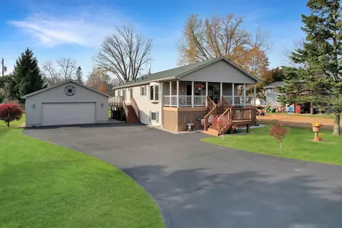 4221 9th St, Menominee, MI 49858