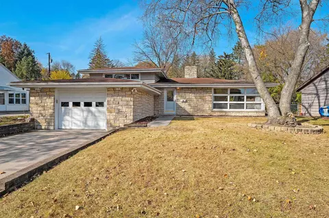 2340 Hawthorne Pl, Allouez, WI 54301