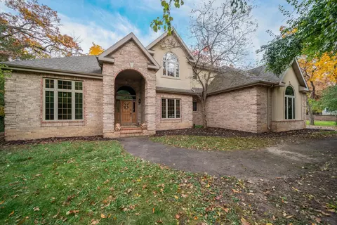 1866 Scarlet Oak Trl, Oshkosh, WI 54904
