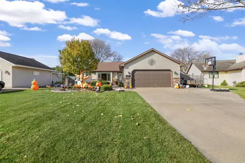 2120 Clovernook Ln, Neenah, WI 54956