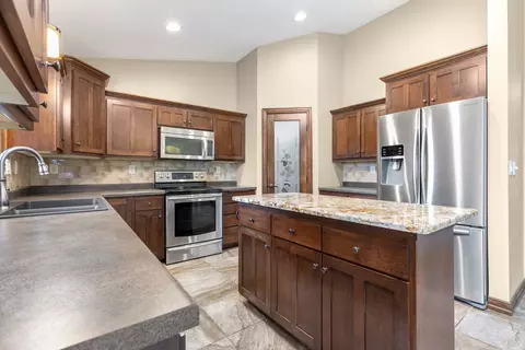 Kitchen - 4800 N Indigo Ln, Appleton, WI 54913 photo 3 of 5