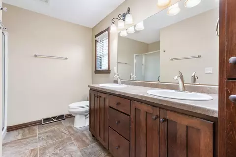 Bath - 4800 N Indigo Ln, Appleton, WI 54913 photo 1 of 4