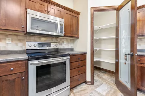 Kitchen - 4800 N Indigo Ln, Appleton, WI 54913 photo 5 of 5