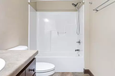 Bath - 4800 N Indigo Ln, Appleton, WI 54913 photo 3 of 4