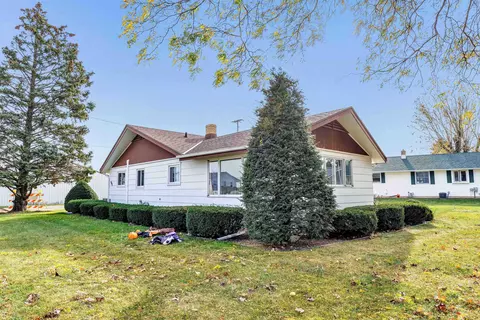 803 Broadway St, Wrightstown, WI 54180 photo 2