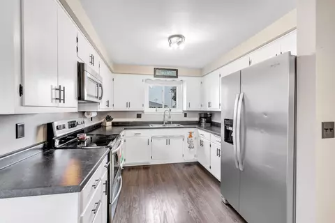 803 Broadway St, Wrightstown, WI 54180 photo 9