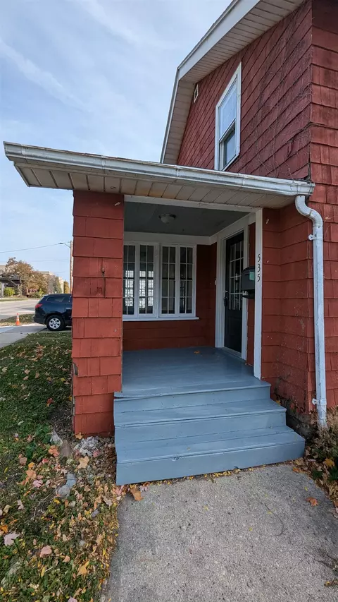 535 W 6th St, Appleton, WI 54911 photo 2