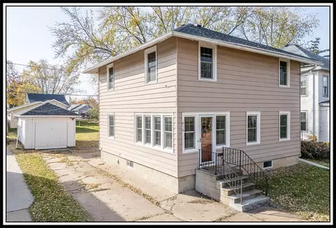 616 W Cook St, New London, WI 54961