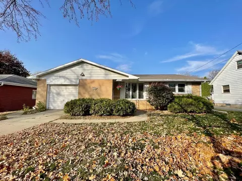 2031 Hillview Dr, Green Bay, WI 54302