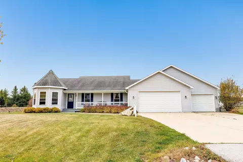 5066 Snapdragon Cir, Little Suamico, WI 54141