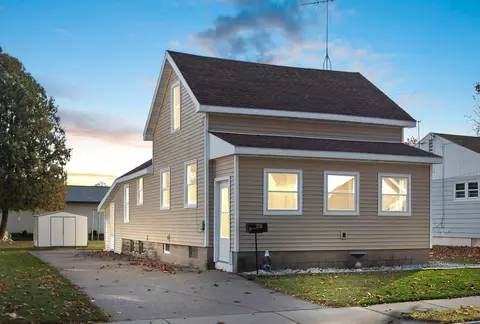 1728 Arizona St, Oshkosh, WI 54902
