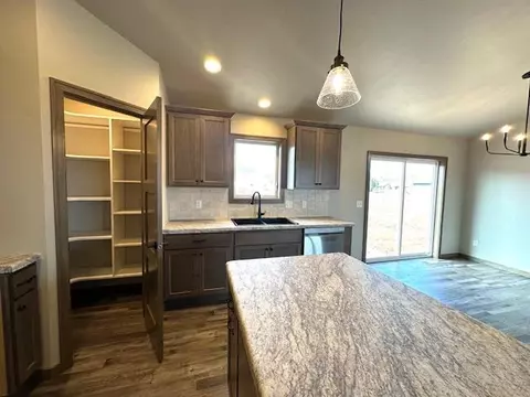 Kitchen - 1201 S Kensington Dr, Appleton, WI 54915 photo 4 of 5