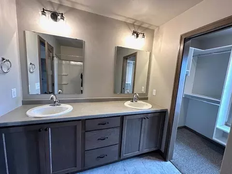 Bath - 1201 S Kensington Dr, Appleton, WI 54915 photo 1 of 5