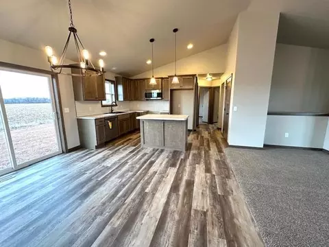 Kitchen - 1301 S Kensington Dr, Appleton, WI 54915 photo 1 of 4