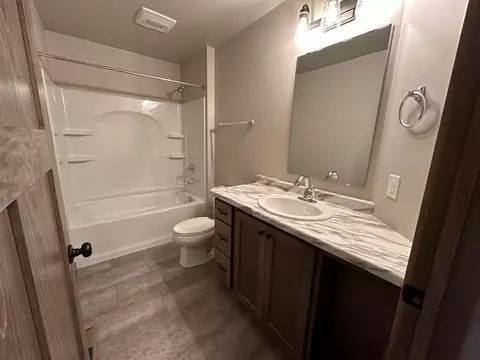 Bath - 1301 S Kensington Dr, Appleton, WI 54915 photo 1 of 3