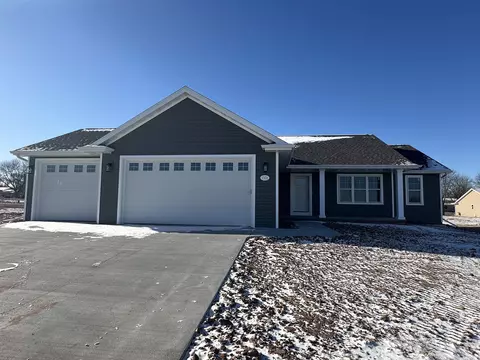 1301 S Kensington Dr, Appleton, WI 54915