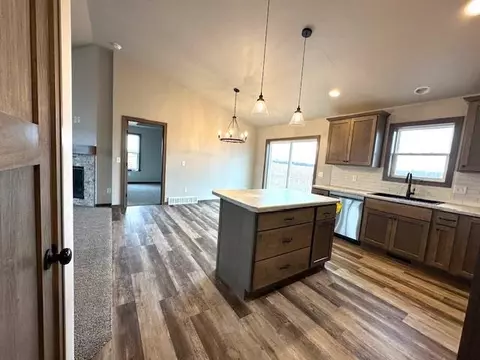 Kitchen - 1301 S Kensington Dr, Appleton, WI 54915 photo 3 of 4