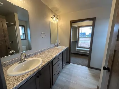 Bath - 1301 S Kensington Dr, Appleton, WI 54915 photo 2 of 3